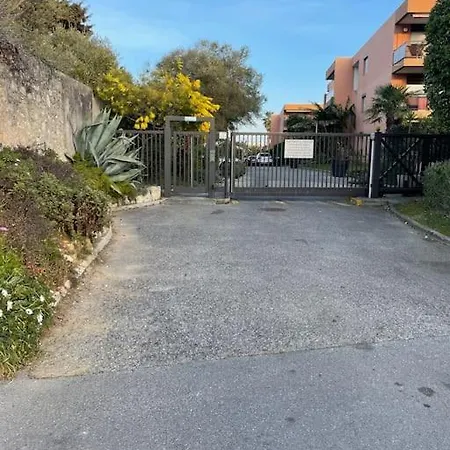 Superbe Studio Au Calme Avec Piscine * Antibes